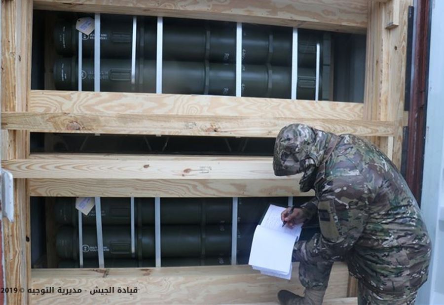 بالصور: الجيش يتسلم "هبة" أميركية عبر مرفأ بيروت