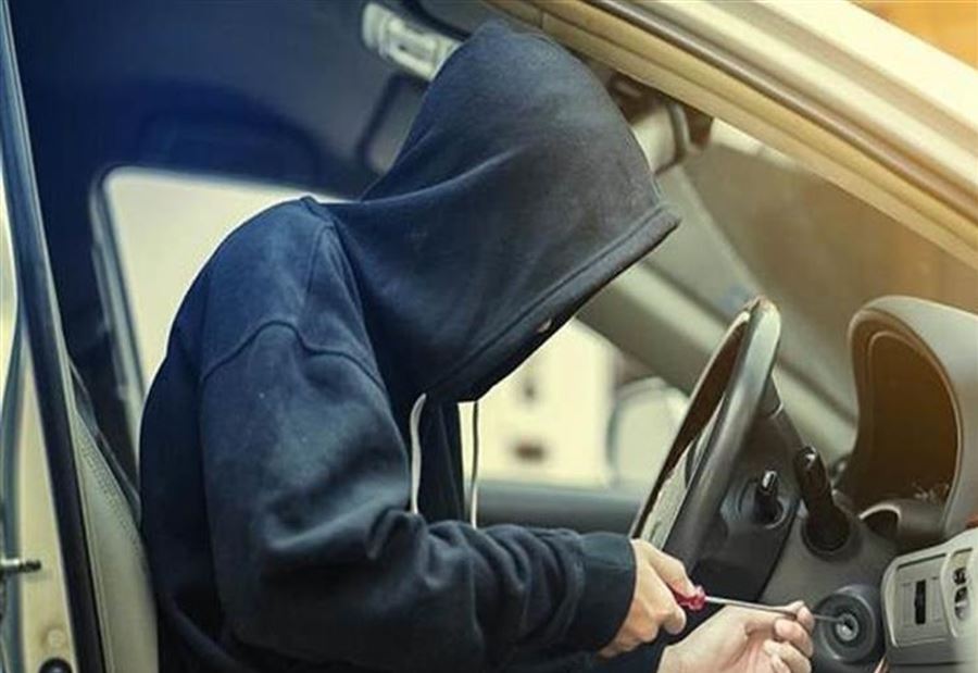 فرّوا بعدَ مُحاولتهم سرقة سيارة في الضنيّة 