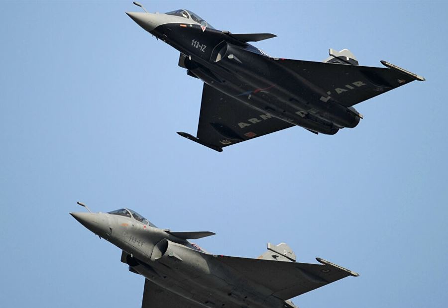 فرنسا تنفّذُ طلعات مراقبة فوقَ روسيا  فرنسا تنفّذُ طلعات مراقبة فوقَ روسيا