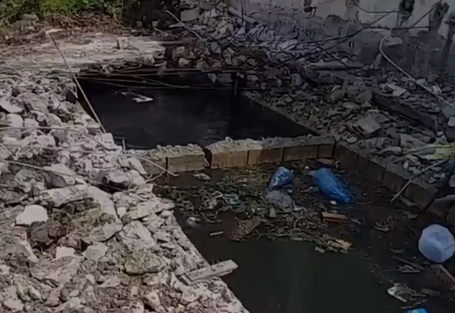 بالفيديو: مشاهد صادمة للصرف الصحي في الصرفند