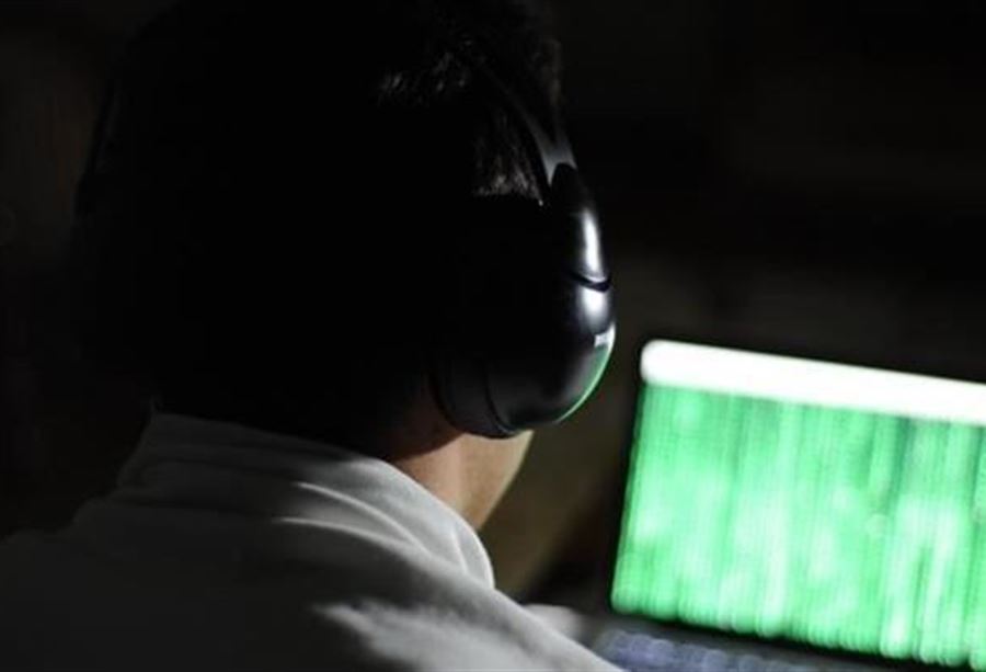 "بهدف التجنيد"... اسرائيل تتهم إيران بخلق حسابات وهمية 
