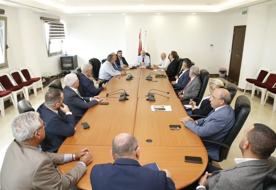 لتغطية جرحى الحرب... وزير الصحة يُعطي تعليماته