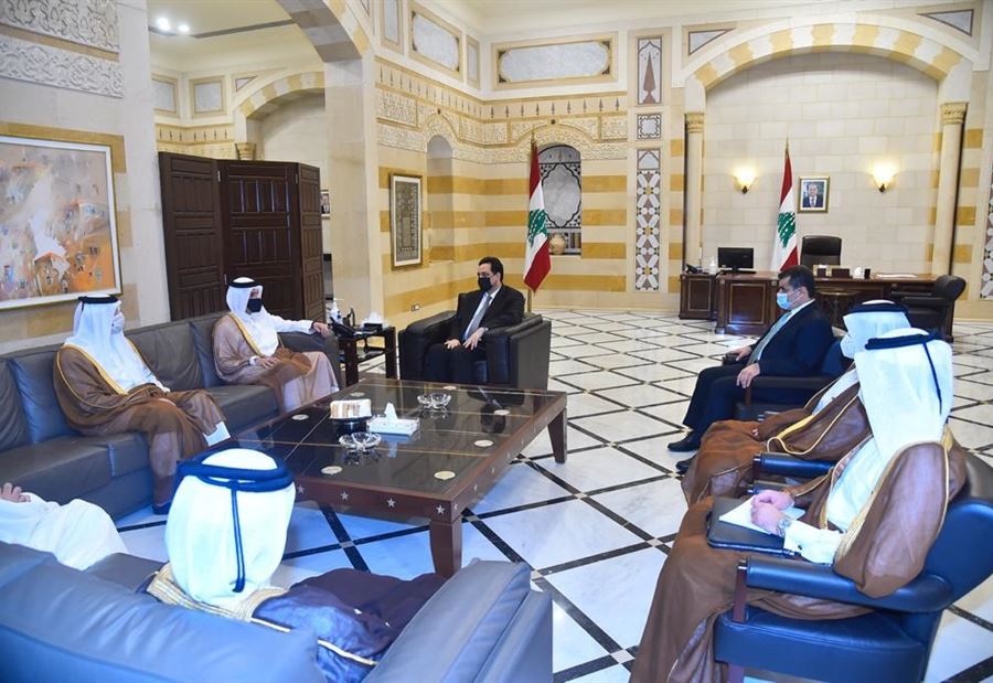 وزيرُ الخارجية القطري في السراي الحكومي 