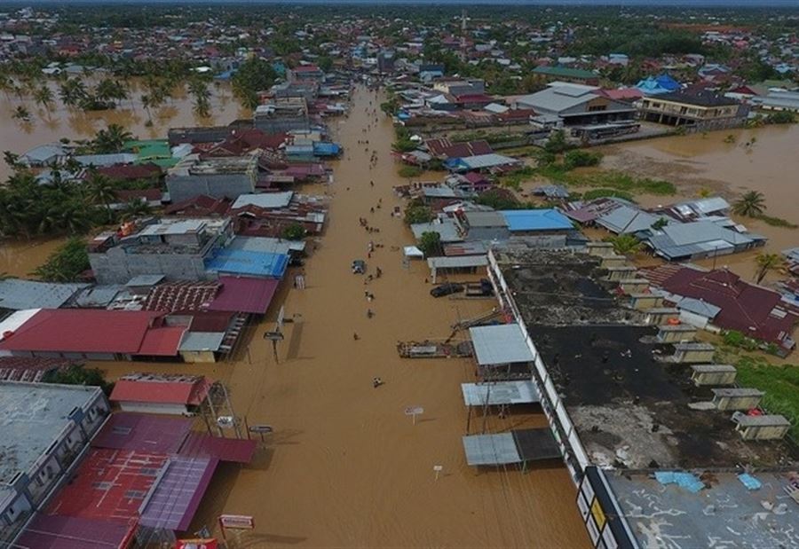31 قتيلا حصيلة جديدة لضحايا فيضانات إندونيسيا