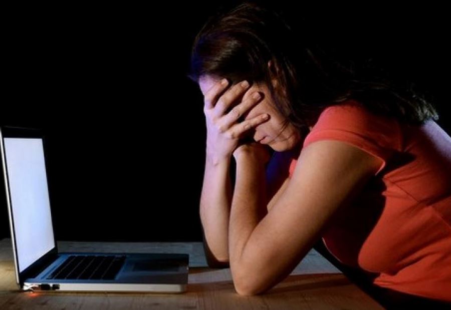 إبتزّ قاصر مقابل ألف دولار...