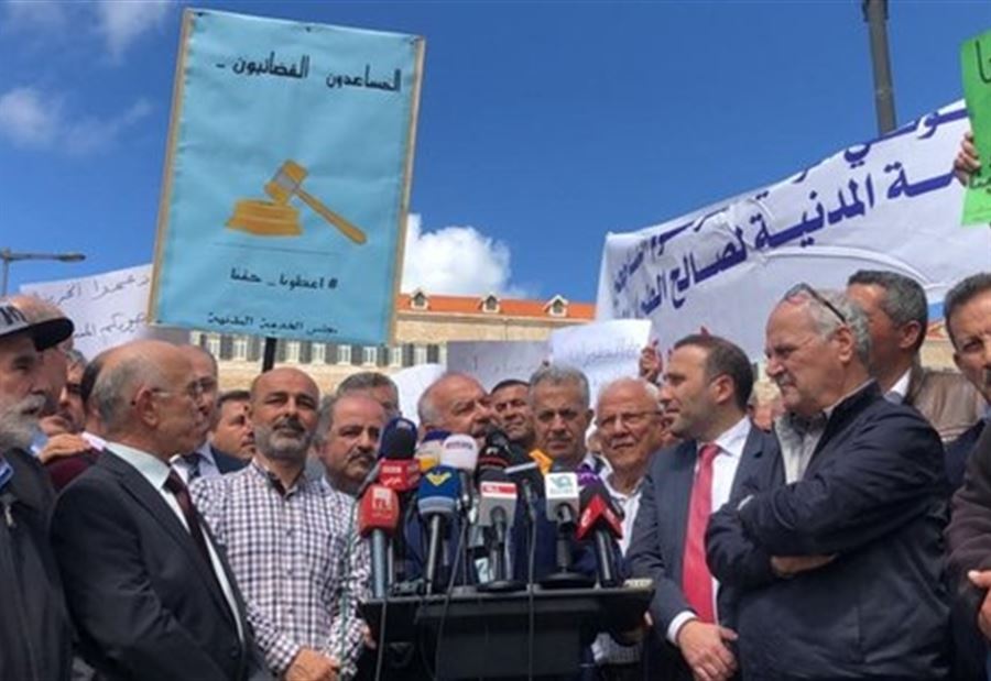 في رياض الصلح... موظفو القطاع العام اعلنوا المواجهة!