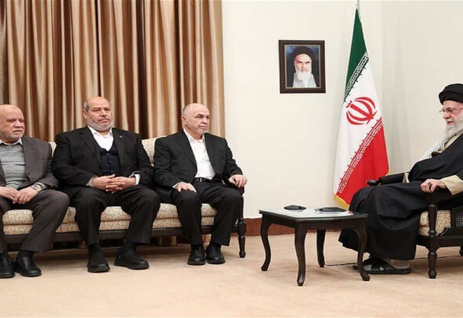 بعد استقبال قادة حماس... خامنئي: الدفاع عن فلسطين قضية محسومة!