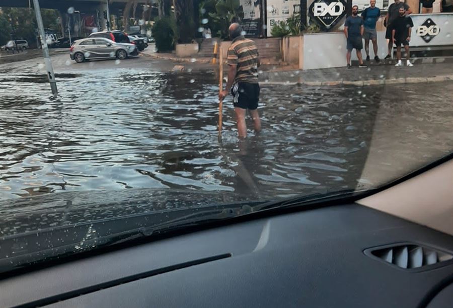 بالفيديو والصور: الأمطار تُغرِق طرقات لبنان!