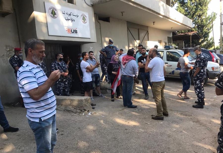 إعتصاماتٌ إحتجاجية على "التقنين" إعتصاماتٌ إحتجاجية على "التقنين"