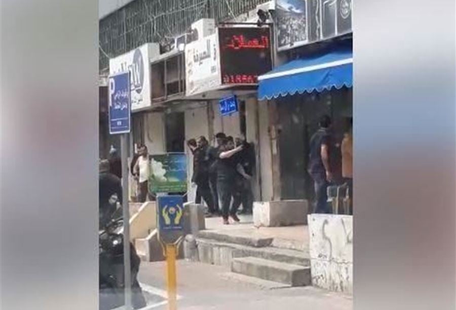 بالفيديو: إشكالٌ بين صرَافين في الغبيري 