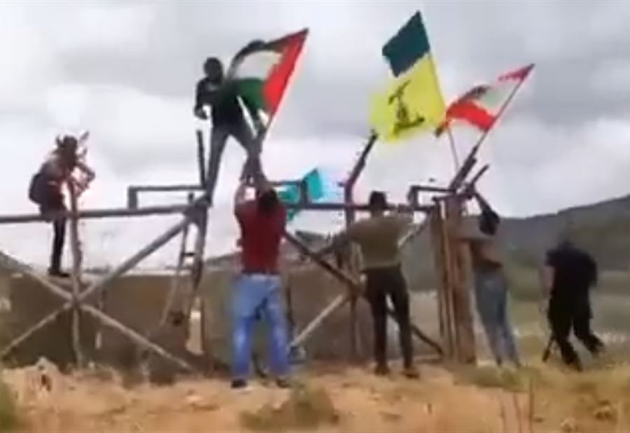 بالفيديو: شبان اقتحموا السياج التقني