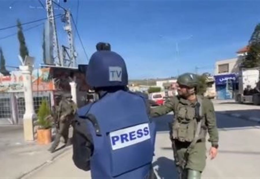 بالفيديو: الجيش الاسرائيلي يمنع الصحافيين من التغطية في نابلس