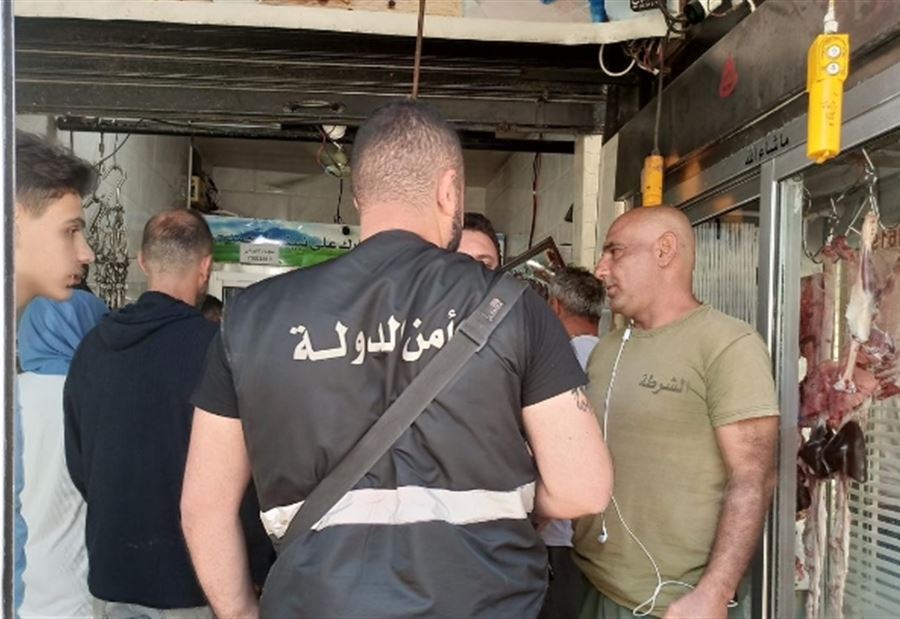 لحوم منتهية  الصلاحية داخل مطعم في النبطية