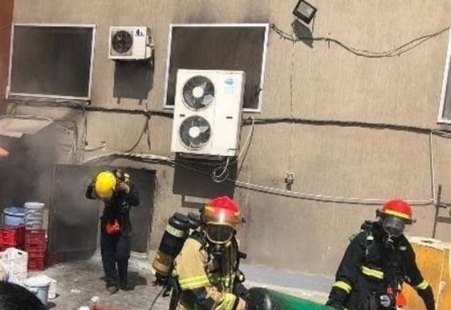 بالصور: اصابة عاملين بحريق مطعم في النبطية