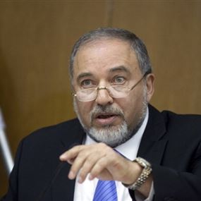 ليبرمان يقرر استئناف إدخال الوقود القطري إلى غزة