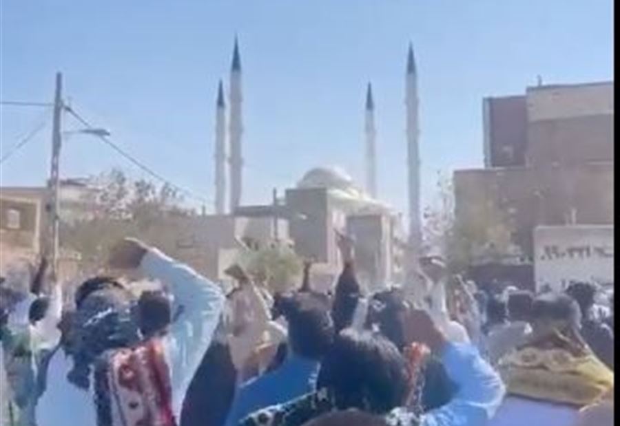 "تكديس الجثث داخل المسجد"... مذبحة "صلاة الجمعة" في إيران (فيديو)