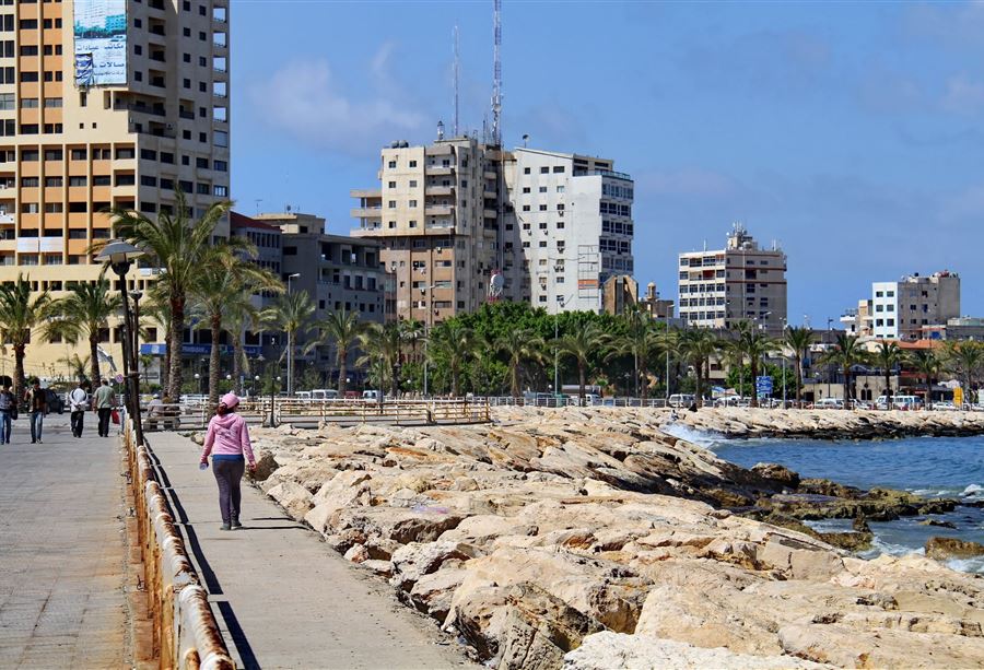 بالصور... بقايا صاروخ "باتريوت" في مدينة صور!