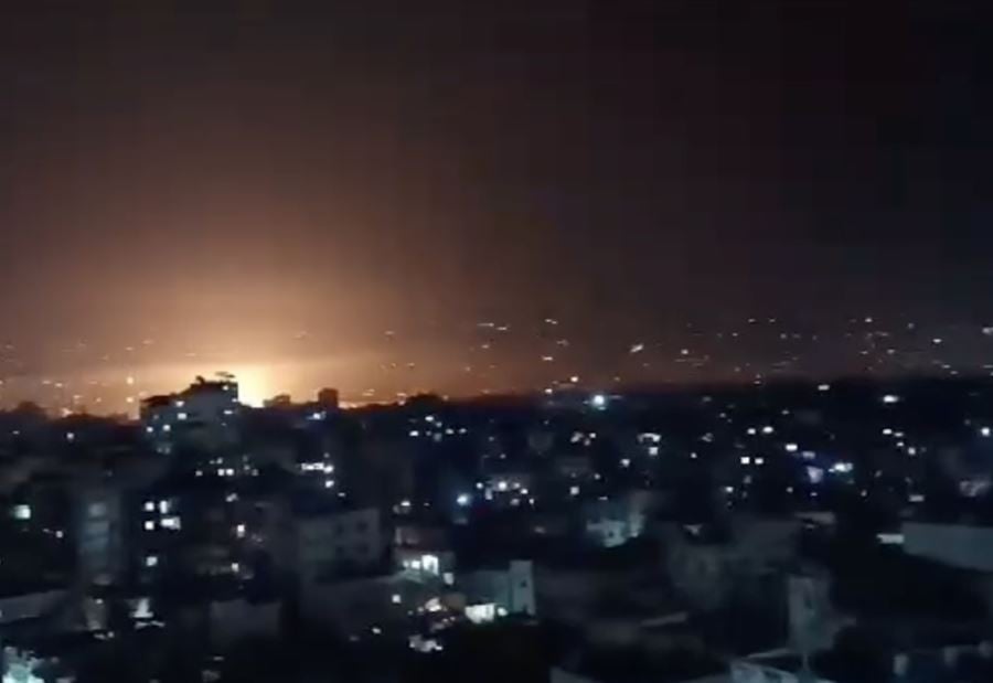 الجيش الإسرائيلي ينفذ تهديداته ويستهدف  بئر العبد بغارة جوية (فيديو)