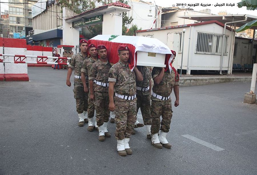 بالفيديو: موكب جثمان النقيب الشهيد فرحات الى مثواه الأخير