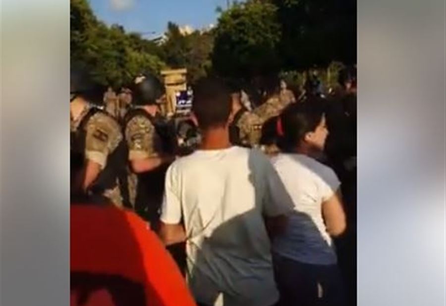 بالفيديو: تحرك احتجاجي على طريق القصر الجمهوري 