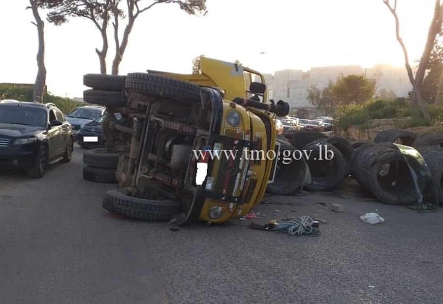 بالفيديو والصور: انقلاب شاحنة على طريق الشويفات بالفيديو والصور: انقلاب شاحنة على طريق الشويفات