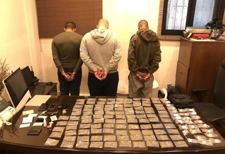 بالصورة: كمين للمعلومات وتفاصيل توقيف مروجي مخدرات