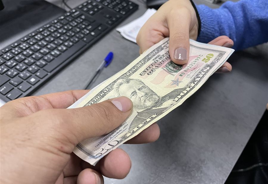إنخفاضٌ في دولار السوق السوداء! 