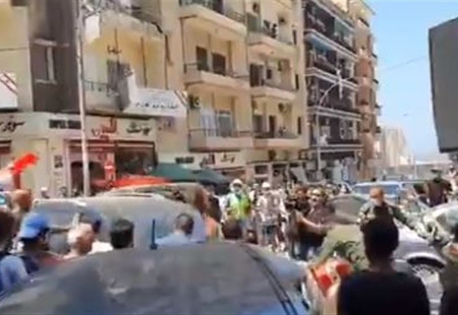 بالفيديو: طرد محافظ بيروت من منطقة مار مخايل 