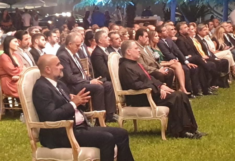 على ماذا اجتمع الرؤساء الثلاثة هذا المساء؟