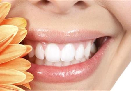 استخدموا هذه الخلطة لتبييض اسنانكم
