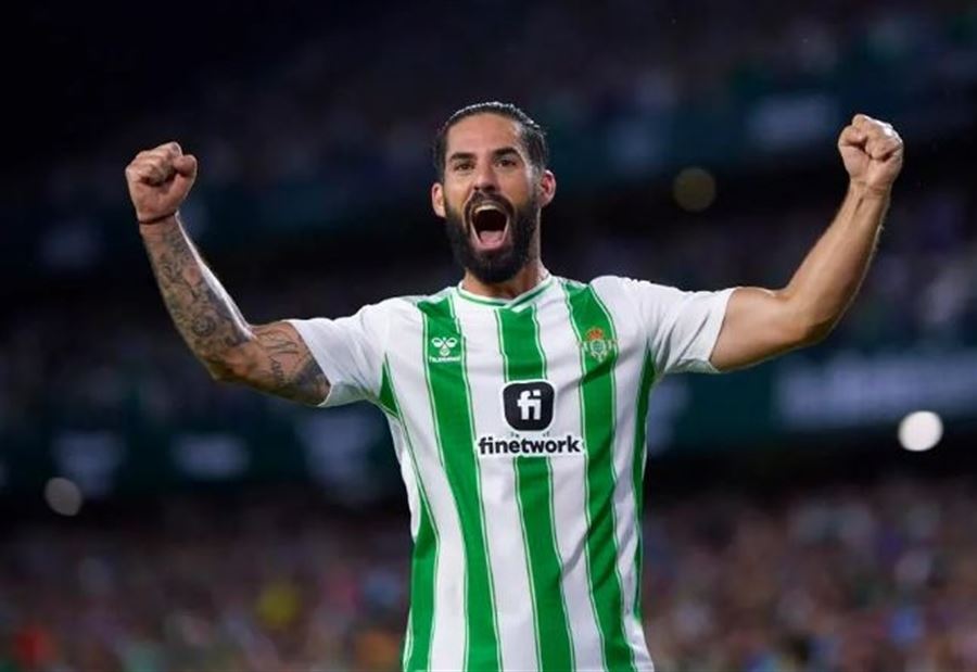 بفيديو "غريب"... ريال بيتيس يعلن عن تمديد عقد إيسكو!