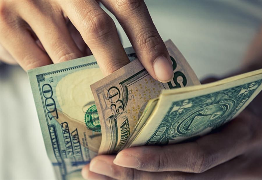 دولار السوق السوداء... كم سجّل اليوم؟