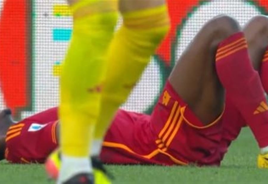 لاعبٌ يتعرّض لذبحة صدرية خلال المباراة! (فيديو)