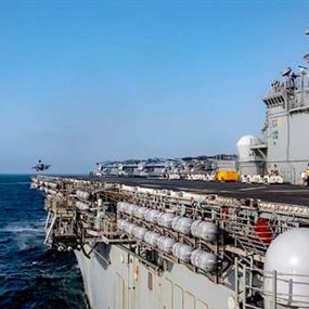 اقتراب زورقين إيرانيين من سفينة أميركية