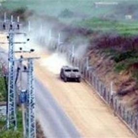 دورية اسرائيلية تجتاز السياج التقني بإتجاه مجرى الوزاني