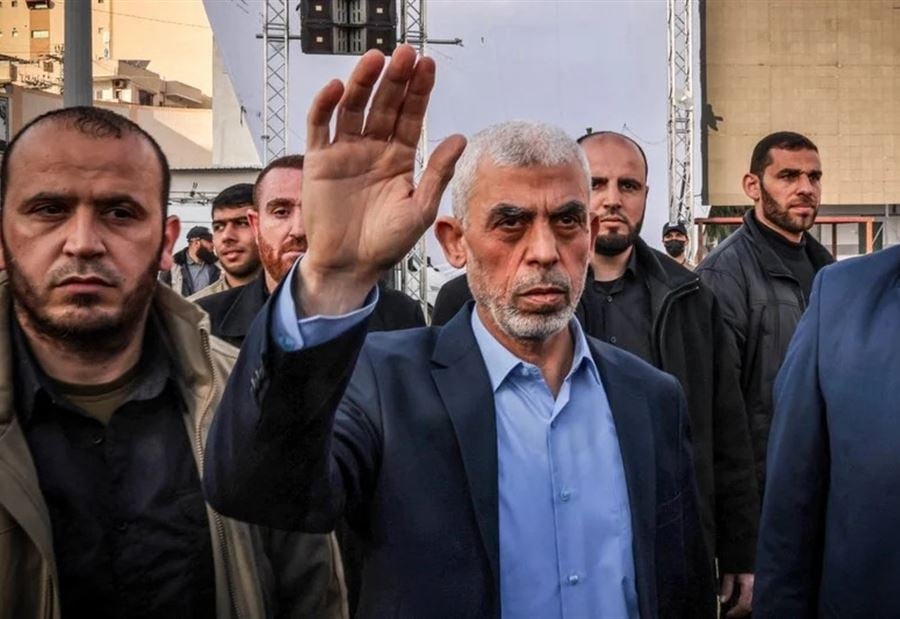 إعلام إسرائيلي ينشر صورة لجنود قرب جثة يعتقد أنها للسنوار