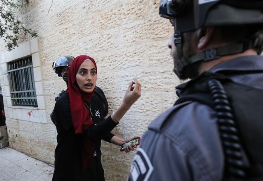 اسرائيل تعتقل ناشطة!
