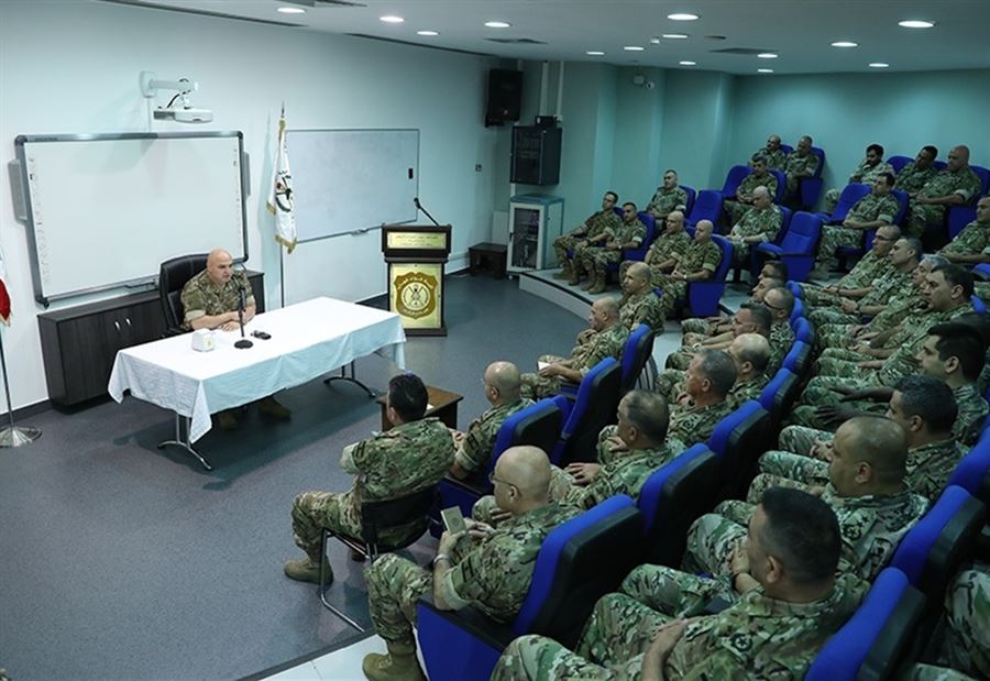 قائد الجيش عن "عدو إرهابي غير تقليدي متخف بين الناس"