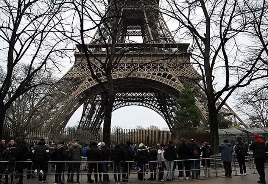 إخلاء برج إيفل في باريس!
