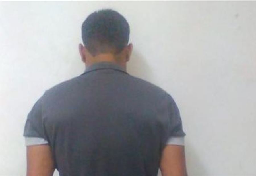 سارقٌ في قبضة قوى الأمن سارقٌ في قبضة قوى الأمن