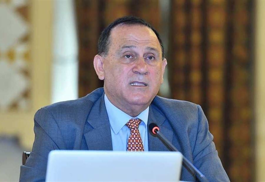 من وزير الصناعة إلى "المتفرجين والواهمين" من وزير الصناعة إلى "المتفرجين والواهمين"
