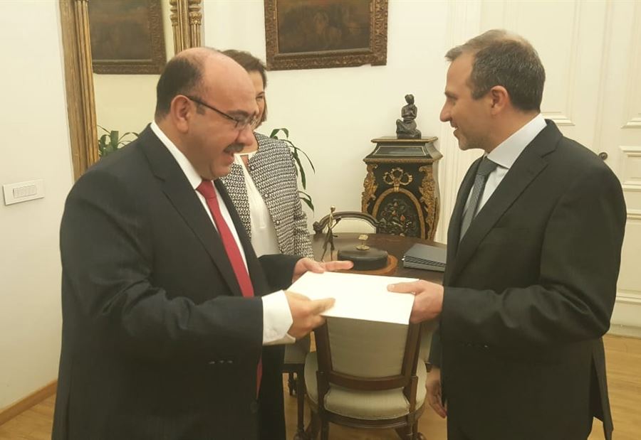 باسيل  تسلم أوراق اعتماد  6 سفراء جدد