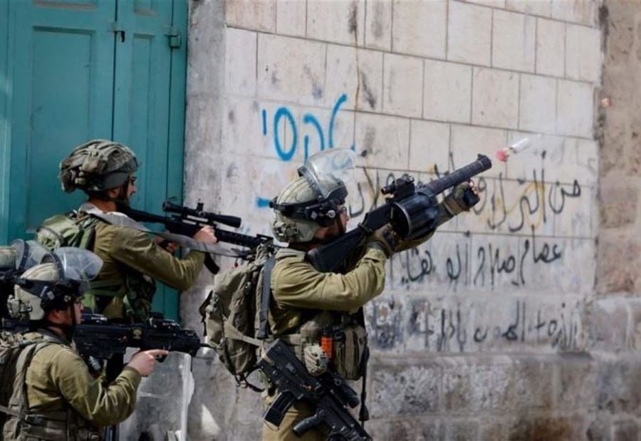 "حتى توقف قلبه"... الجيش الإسرائيلي يُعنّف شاباً فلسطينياً!