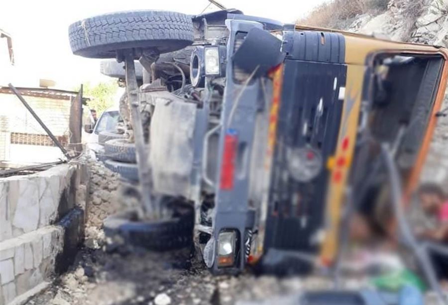 بالصورة: تدهور شاحنة في صيدا... ووفاة سائقها     