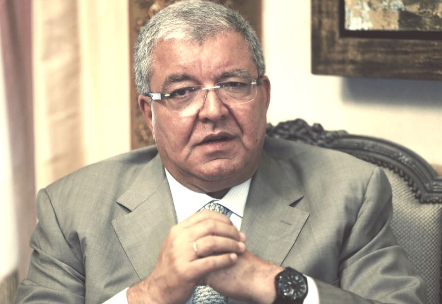 دلالات مقاطعة المشنوق والحريري وسلام لجلسة الثقة