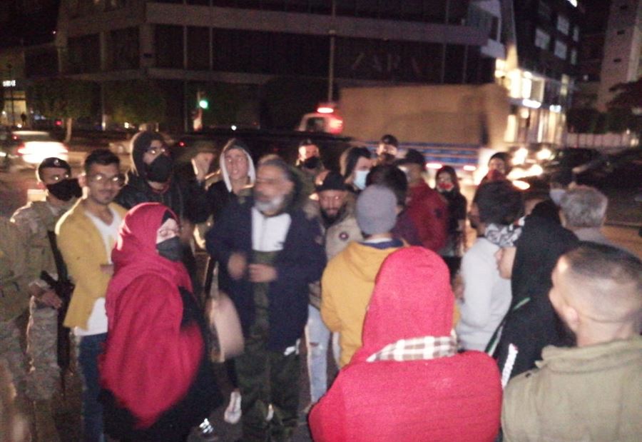تجمع لمحتجين في ساحة تقاطع ايليا