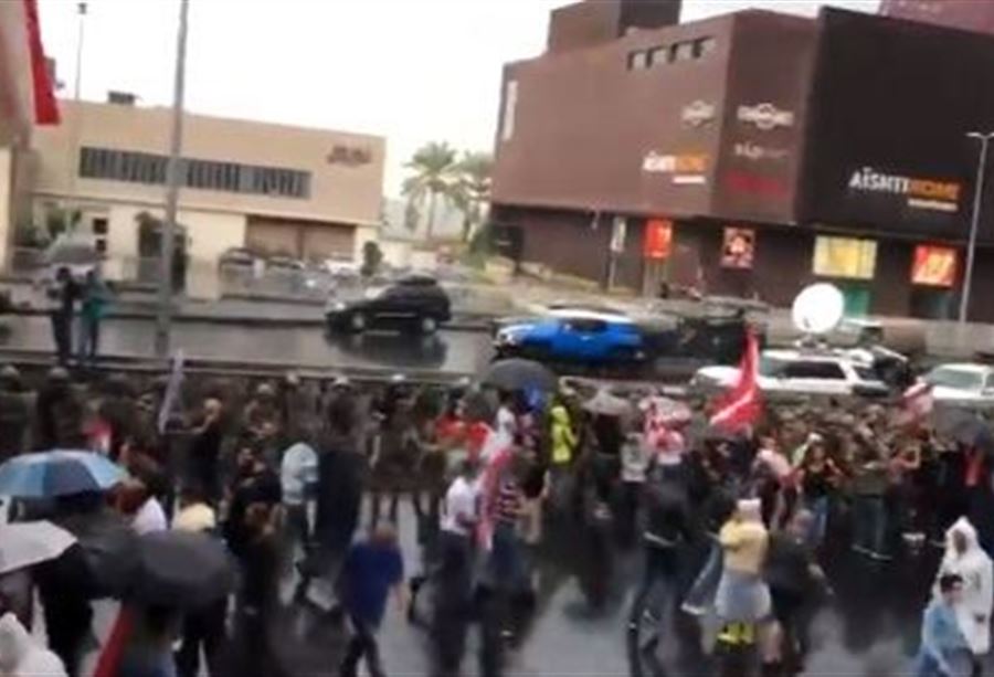 السبب وراء نزول الجميل وحنكش الى الأرض!