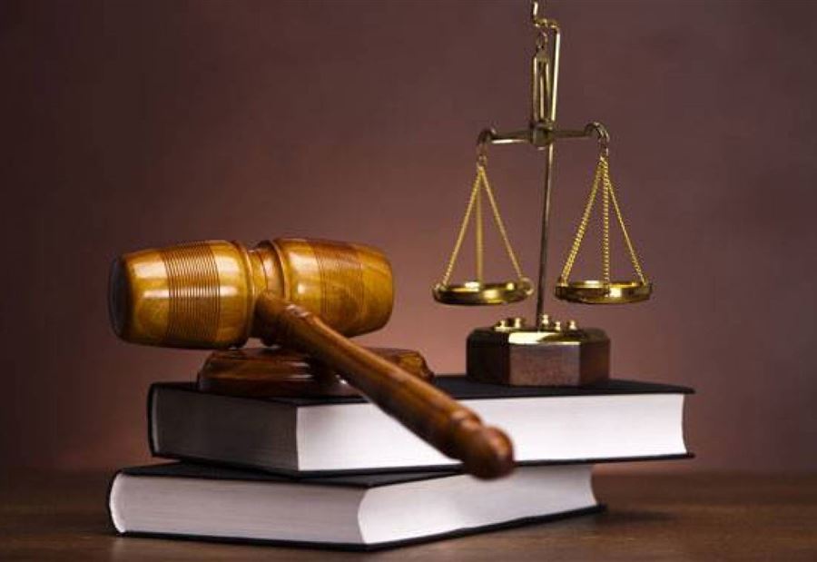 إدانة 4 أشخاص بجرائم رشى وتأجيل محاكمات وحيازة أسلحة!