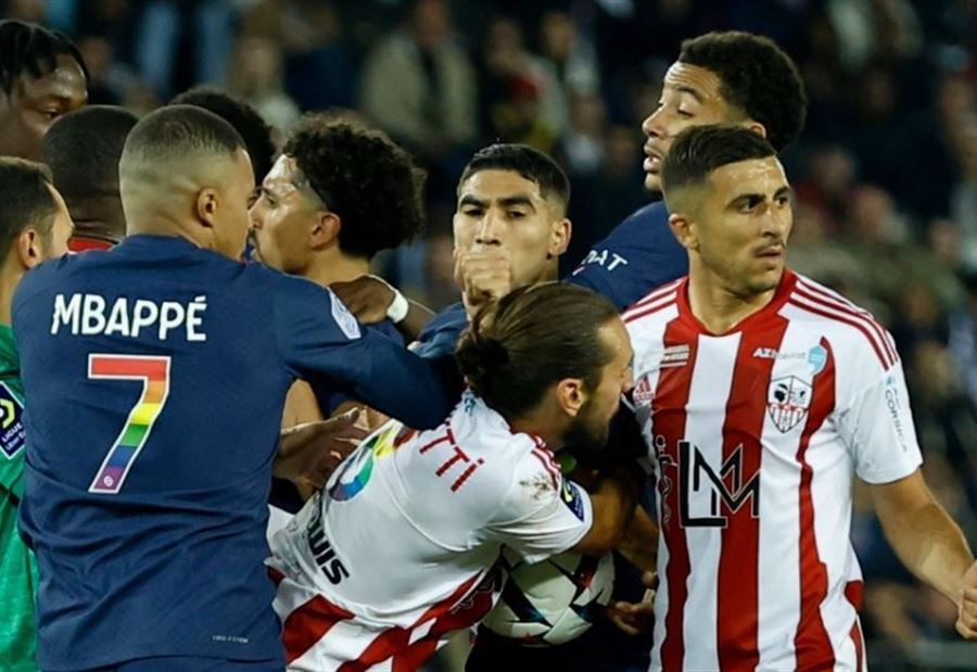 "هذه هي فرنسا"... غضب واستياء حكيمي بعد طرده من المباراة (فيديو)