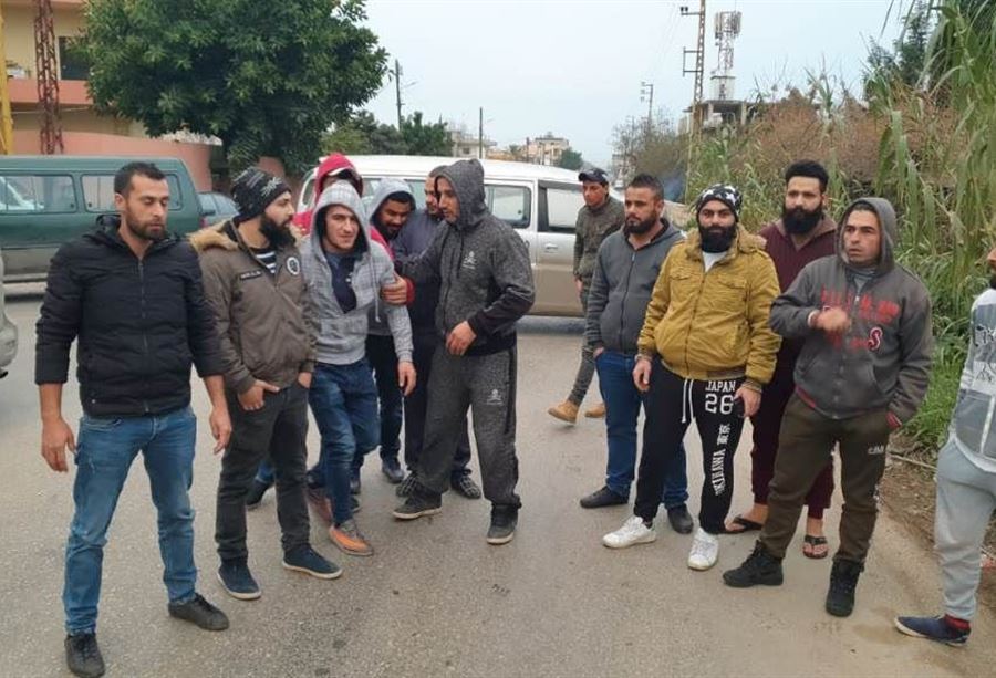 "الفانات" يقطعون طرقًا شمالية احتجاجًا على "شح المازوت" 
